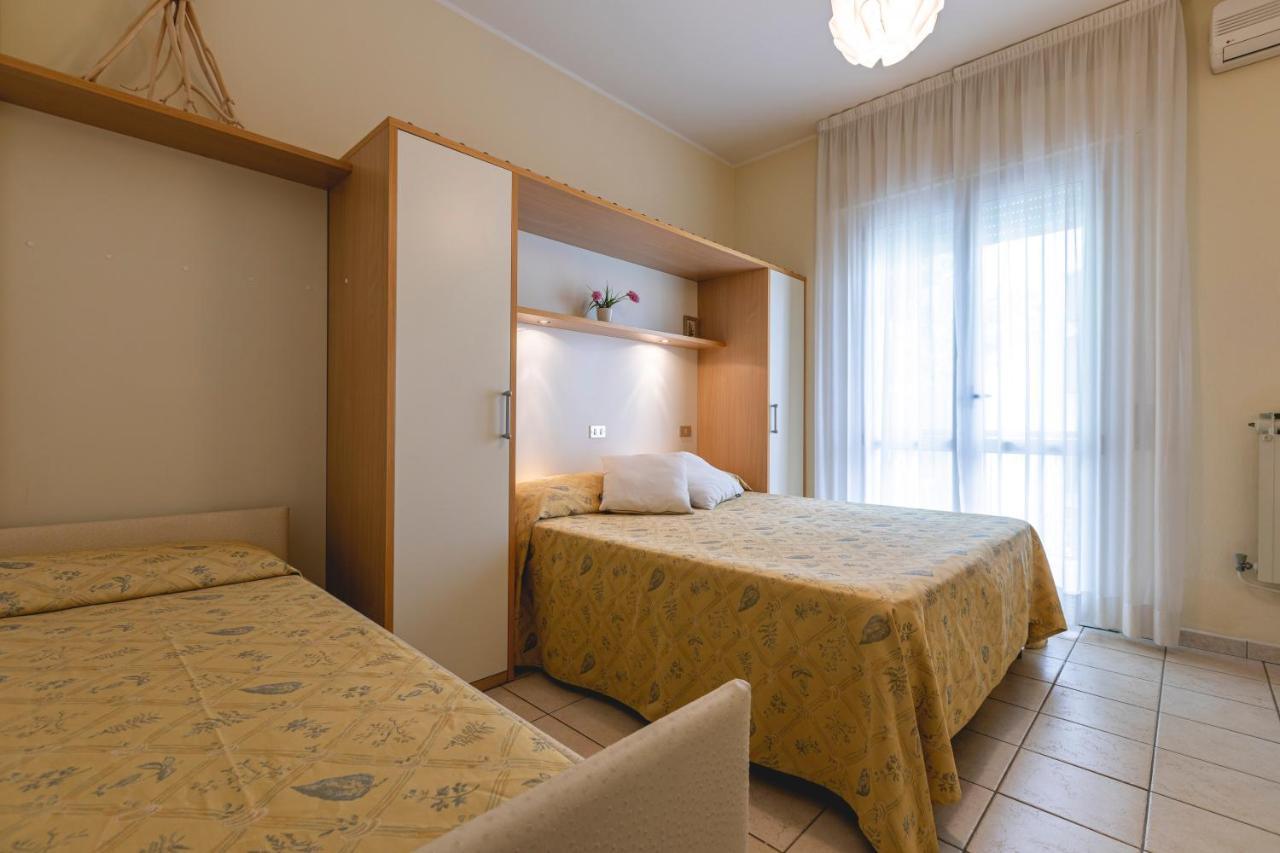 Hotel Loretta & Dependance Cervia Exterior photo